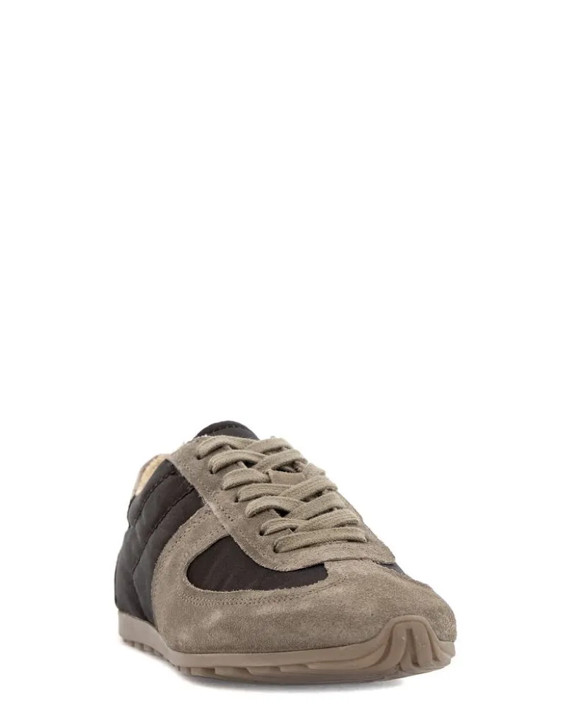 Foot News Sneaker